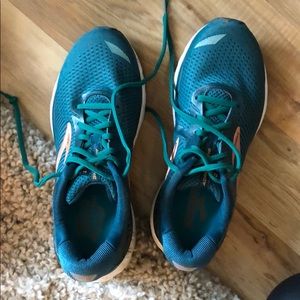 Brooks adrenaline GTS 20 worn once
